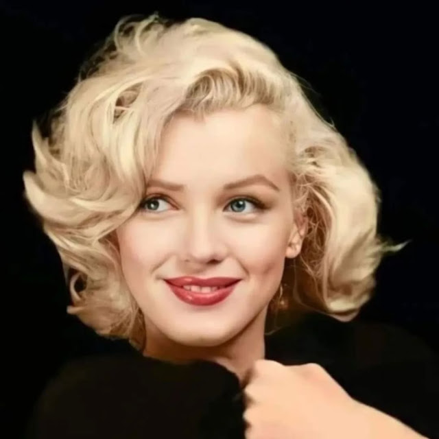 Marilyn Monroe Photographed by Milton Greene for Look Magazine in 1953 – C1