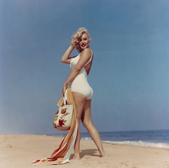 Beautiful Pics of Marilyn Monroe Taken by Sam Shaw On the Beach in 1957 – C1