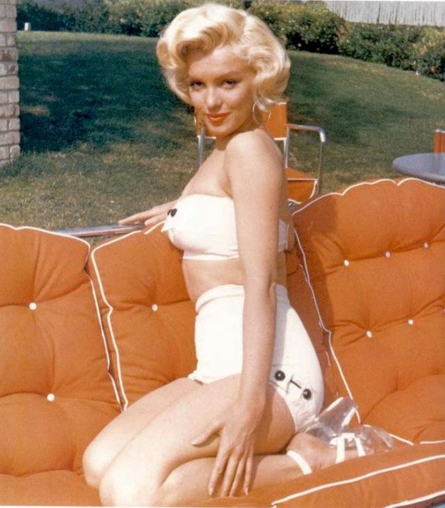 Rare and Candid Photos of Marilyn Monroe Taken by Mischa Pelz During a Photoshoot for Deeco Garden Furniture, 1953 – C1