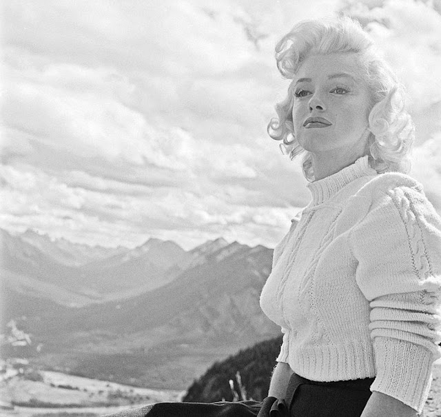 Rarely Seen Photographs of ‘Injured’ Marilyn Monroe on Crutches in Canada in the Summer of 1953 – C1