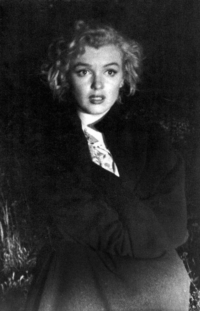 1953 Beverly Hills Session Sadness: The Last Photographs of Marilyn Monroe Taken by Andre de Dienes – C1