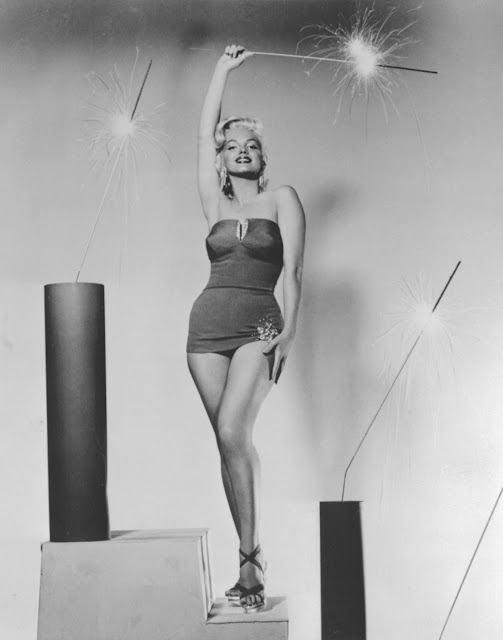 Marilyn Monroe Wishing You All a Happy Fourth of July – C1