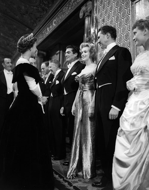 Pictures of Marilyn Monroe Meeting Queen Elizabeth II in London, 1956 – C1