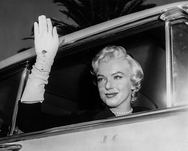 The End of the Marriage: Tearful Photos From the Day Marilyn Monroe Divorced Joe DiMaggio in 1954 – C1