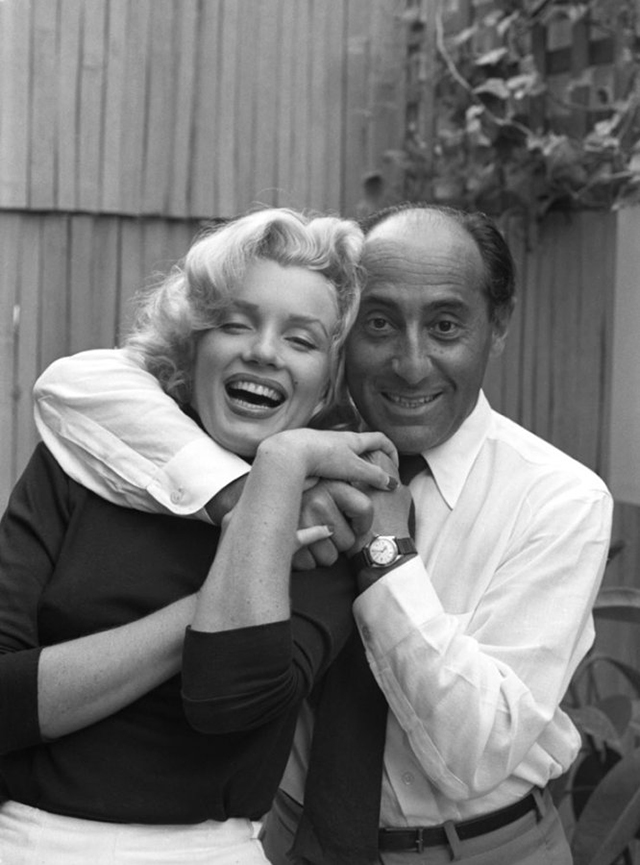 Fascinating Vintage Photos of Marilyn Monroe at Home in 1953 – C1