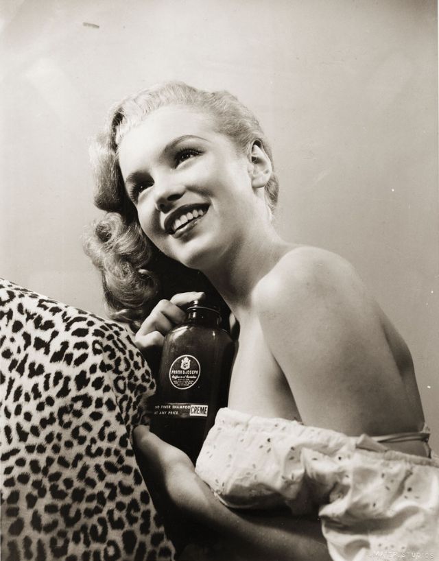 Beautiful Portrait Photos of Marilyn Monroe (then Norma Jeane Dougherty) by H. Maier Studios, circa 1943-44 – C1