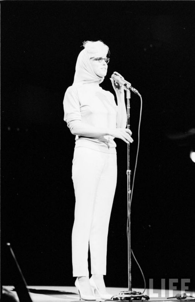 Candid Photos of Marilyn Monroe at Madison Square Garden During Rehearsal for JFK‘s Birthday Gala, 1962 – C1